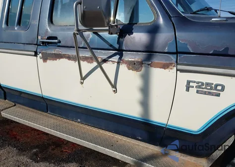 1985 Ford F250 z USA, uszkodzony, nr VIN 1FTHX25L3FKB17291